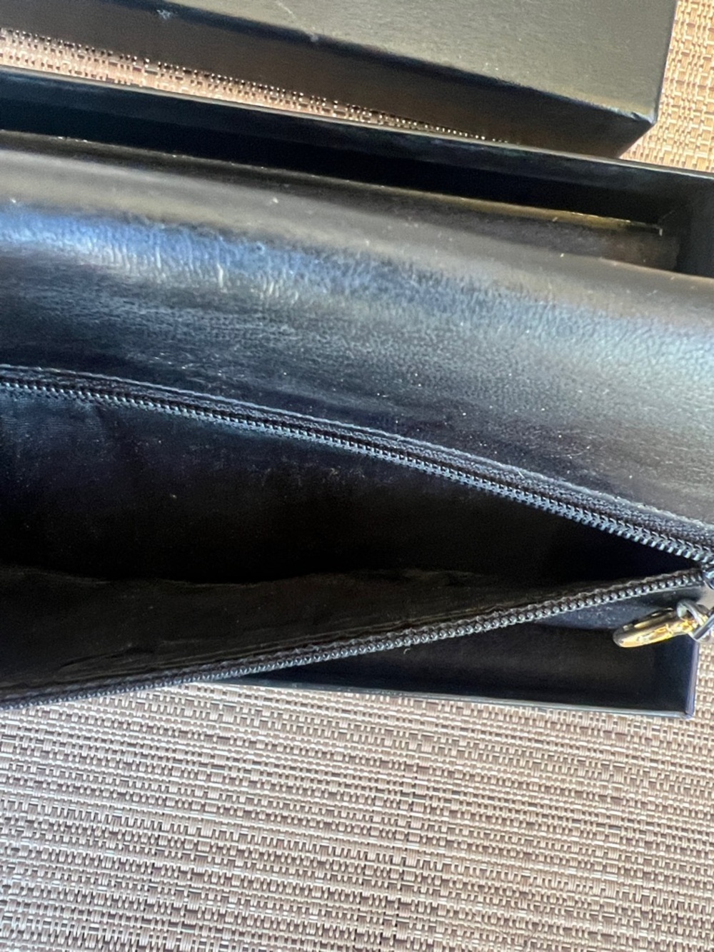 CHANEL Black CC Logo Leather Wallet Clutch - Picture 3 of 9